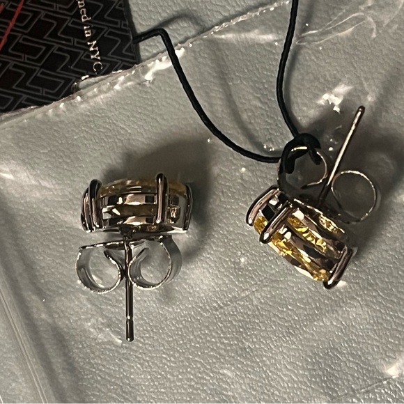 Elegant Silver Earrings with Yellow Gemstones - Picture 8 of 12